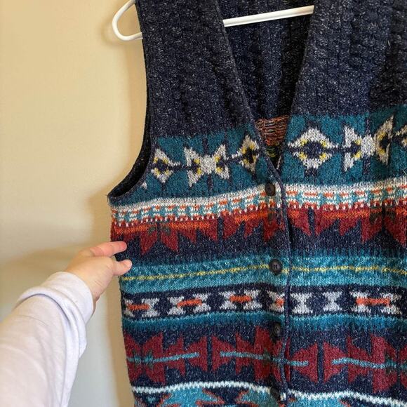 Aztec Sweater Vest Womens Size L /XL Multicolor Button Up Wool Blend - Picture 4 of 7